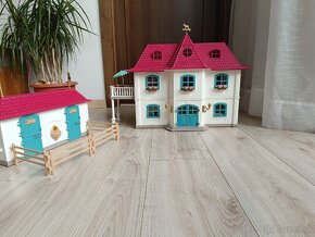 Predáme v top stave Schleich dom + stajňa, kód 42551 - 2