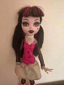 Draculaura basic monster high babika - 2