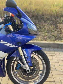 Yamaha R1 - 2