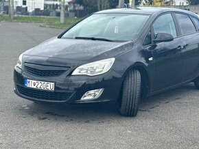 Predám Opel astra J 1.4 benzín - 2