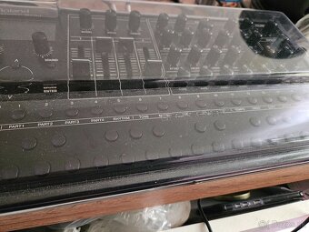 Roland Sh4D - 2