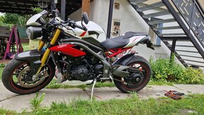 Triumph speed triple R 1050 - 2