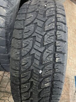 235/60R16 - 2