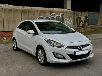 Hyundai i30 1.4, M6, benzín, senzory, výhrevy sedačiek - 2