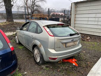 Ford Focus 1.6i 16V 74kw Ghia na náhradní díly - 2