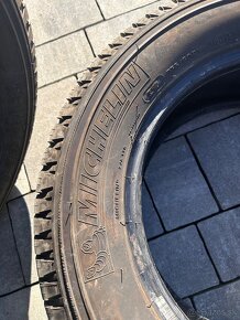 Pneu Michelin 236/60R16 - 2