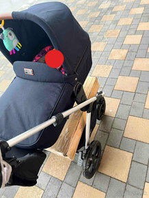 Kombinovaný kočík + ISOFIX báza do auta Moon One - 2