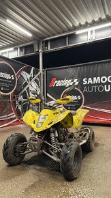 Suzuki LTZ400 na bielych značkách - 2