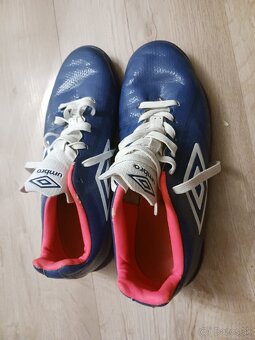 Halovky umbro 37 - 2