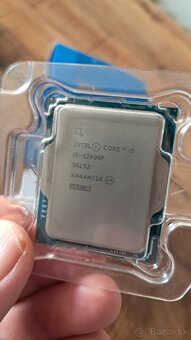 Intel Core i5-12400F - 2