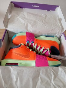 Predám nové Nike LeBron Witness 8 "Orange Teal".Veľkosť 44 - 2