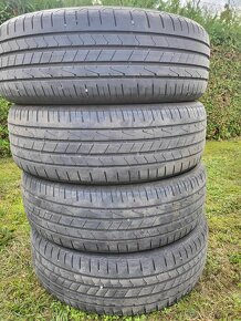 Hankook 215/65R17 - 2