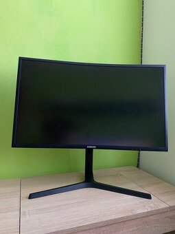 Samsung C27FG73 27” 144Hz - 2