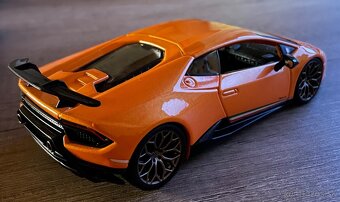 Lamborghini huracan performante 1:24 bburago - 2