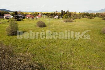 PREDAJ: Rozľahlý pozemok na brehu rieky Rohozná, 7566 m2, Br - 2