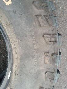 COOPER DISCOVERER STT PRO 285/75 R16 - 2