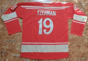 Detroit Red Wings - Yzerman - 2