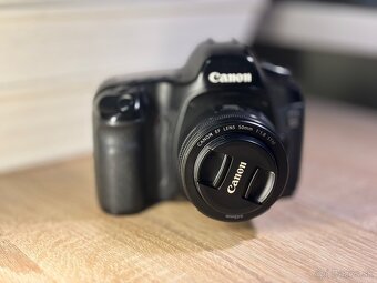 Canon 5D Mark I s príslušenstvom - 2