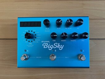 Electro Harmonix holy stain, super ego a Strymon big sky - 2