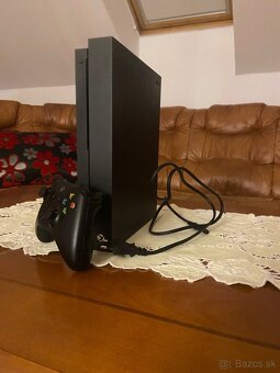 XBOX ONE X 1TB (4k) s krabicou + 5 hry - 2