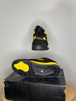 Jordan 4 Thunder - 2