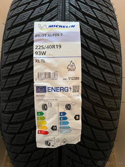 Predam pneumatiky 225/40 r19 - 2