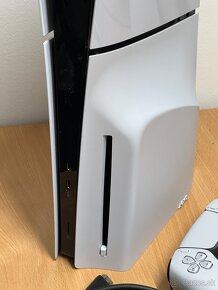 Playstation 5 slim s Mechanikou - biela - 2