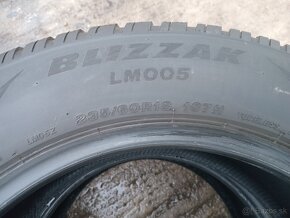 Bridgestone  235/60R18zimné - 2