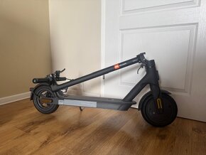 Xiaomi Mi Scooter Essential čierna e-kolobežka - 2