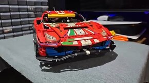 LEGO Ferrari 488 GTE 42125 - 2