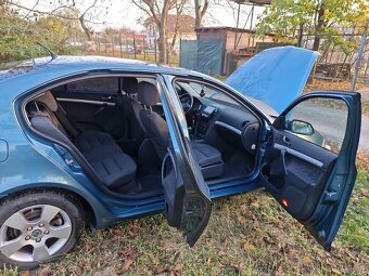 koda Octavia 1.9 tdi 77kw 105 ps sedan modrozelená METALIZA - 2