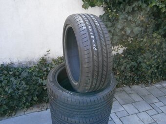 Predám 4x letné temer nové pneu Goodyear 235/45 R19 95V - 2