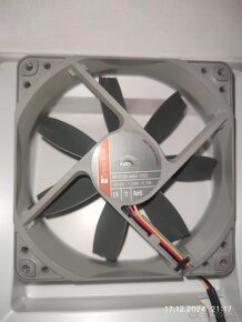 Predám 2 kusy Noctua NF-S12B redux-1200 - 2