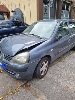 Predam buchnute Clio,plne funkcne - 2