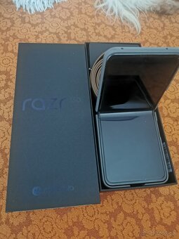 Motorola razr 50 na predaj - 2