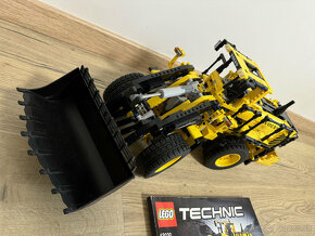 Lego Technic 42030 Volvo L350F Wheel Loader - 2