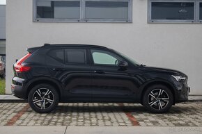 Volvo XC40 B3 AT7 PLUS Dark 163hp - 2