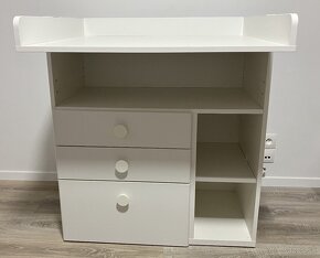 Prebaľovací stôl IKEA Smastad s prebaľovacou podložkou - 2