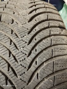 Predám dve zimné pneumatiky Michelin 225/55 R17 - 2