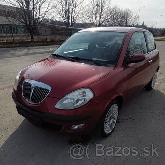 Lancia Ypsilon 1,4 benzín - 2