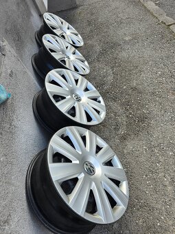 Vw plechové disky 5x112 r16 +  org. VW Puklice r16 - 2