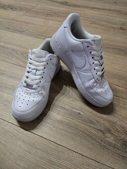 Predám biele nike airforce supreme - 2