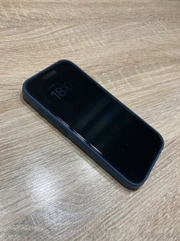 iPhone 15 Pro black titanium - 2