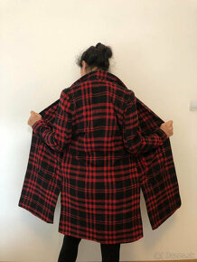 Dámsky kockovaný červeno-čierny kabát zn. CROPP (veľ. M) - 2