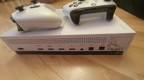 Xbox One S 500 GB + 2 ovladace - 2