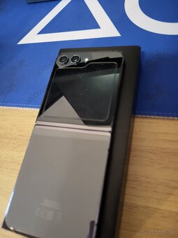 Samsung Z Flip 5 - 2