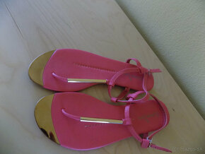 Dámske červenoružové sandale č.40 - 2
