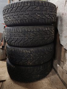 215/55 R17 - 2