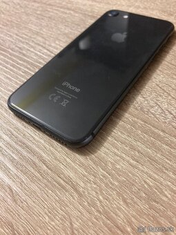 iPhone 8 / 64GB Super stav - 2