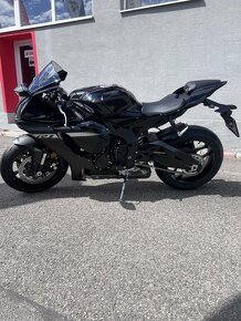 Yamaha YZF-R1 2024 - 2